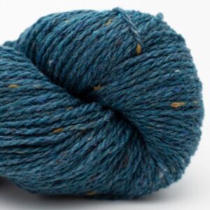 Loch Lomond de BC Garn, laine biologique tweedée d'épaisseur worsted.