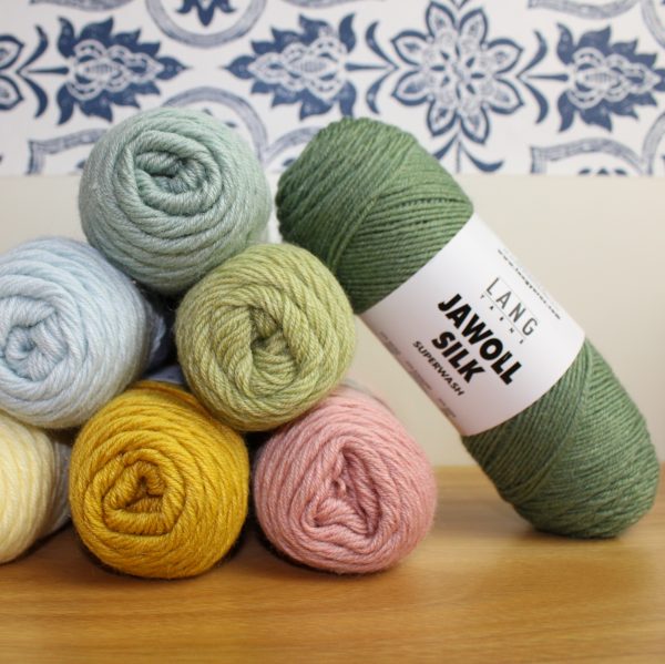 Pelotes de Jawoll silk, fil chaussettes de la marque Lang Yarns.