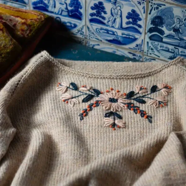 Embroidery on Knits de Judith Gummlich et Laine Publishing, livre de tricot en anglais