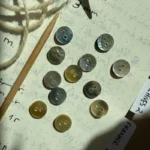 Set de 12 boutons en nacre - PetiteKnit